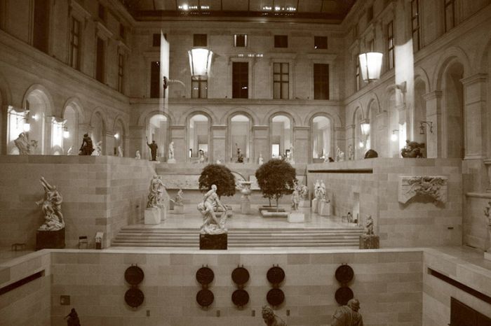 Le  Louvre, salle des sculptures