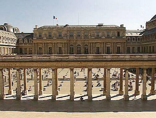 Les arcades du  Palais Royal vues du COnseil d'Etat