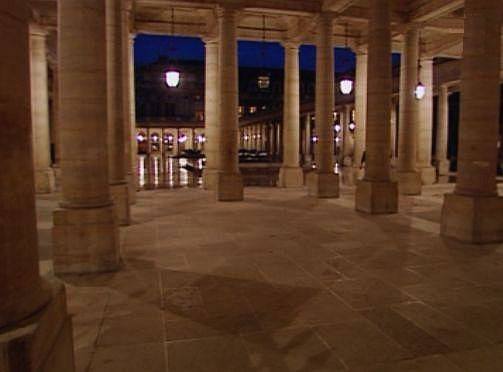Les arcades du  Palais Royal  la nuit